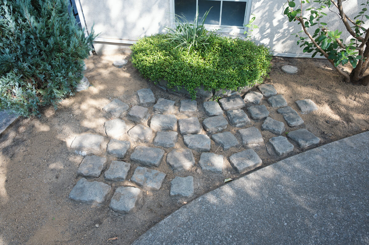 保育園の天然芝から人工芝への入れ替え工事の写真