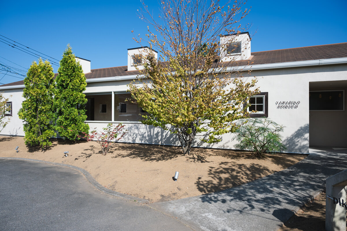 保育園の天然芝から人工芝への入れ替え工事の写真