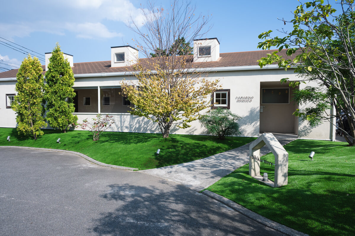 保育園の天然芝から人工芝への入れ替え工事の写真